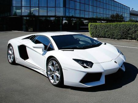 લેમ્બોર્ગની અવેંટાડોર (Lamborghini Aventador)