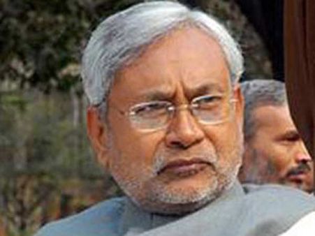 લાલુ અને મોદી વચ્ચે રાજકારણના વલયમાં એકલા પડ્યાં નીતિશ!