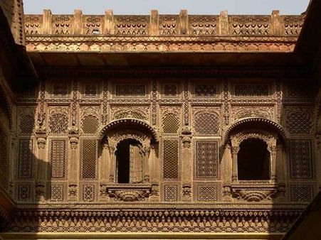 કોતરણીવાળી દિવાલ