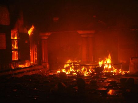 બાંગ્લાદેશમાં 3000ના ટોળાએ હિન્દુ ઘરો અને મંદિરો પર હુમલો કર્યો