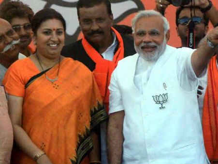 સ્મૃતિનો વળતો પ્રહાર કહ્યું શહીદોનું અપમાન કરી કોંગ્રેસ બનાવે છે 'આદર્શ'ની બિલ્ડિંગ