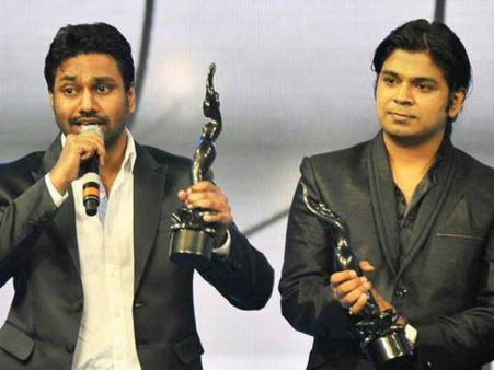 મિથુન સાથે અંકિત