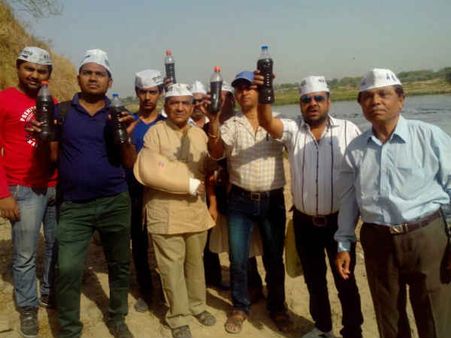 સાબરમતી નદી પર મોદીની 'પોલ' ખોલતી 'આપ'
