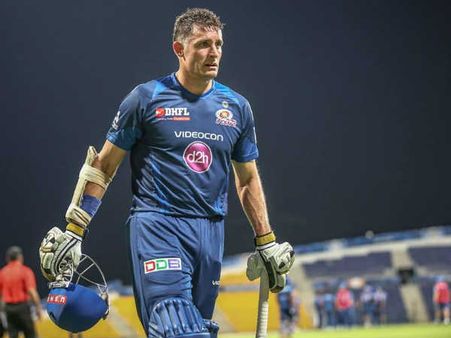 માઇકલ હસી - મુંબઇ ઇન્ડિયન્સ - રૂપિયા 5 કરોડ 