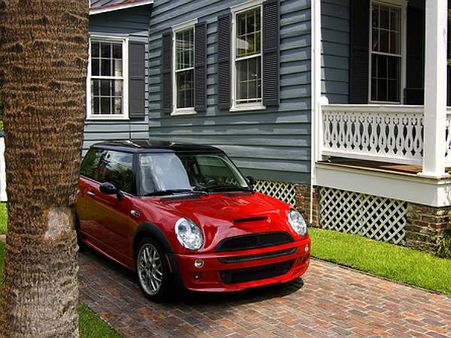 ઘરે કારને રિવર્સમાં પાર્ક કરો