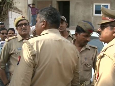 વારાણસીમાં ભાજપના કાર્યાલય પર પોલીસના દરોડા વારાણસીમાં ભાજપના કાર્યાલય પર પોલીસના દરોડા