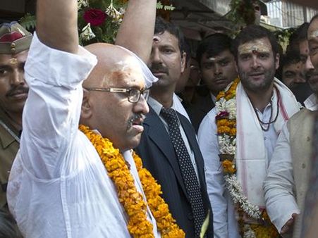 'પંજા'ની સાથે બૂથ પર પહોંચ્યા અજય રાય, ભાજપ આકરા પાણીએ