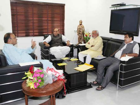 ગાંધીનગરમાં બેઠક શરૂ, 17મીએ મોદી જશે વારાણસી