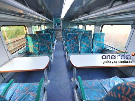 દરેક ચેઇર કાર કોચમાં 120 લોકો બેસી શકે તેવી વ્યવસ્થા