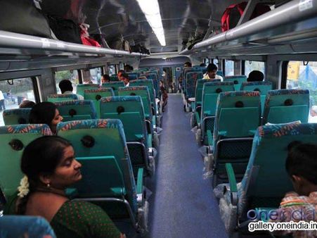 વૈભવી સુવિધાઓ ધરાવતી એક ડબલ ડેક્કર ટ્રેન