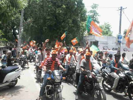 દેશભરમાં જીતની ઉજવણી