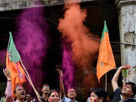 48 સાંસદ ફક્ત હાઇસ્કૂલ સુધી ભણેલા