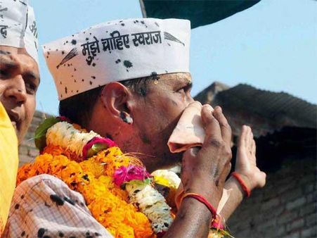 અરવિંદ કેજરીવાલ પર શાહીથી હુમલો