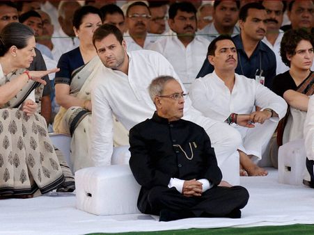 રાજીવ ગાંધીને શ્રદ્ધાંજલિ