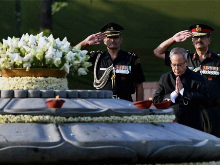 રાજીવ ગાંધીને શ્રદ્ધાંજલિ