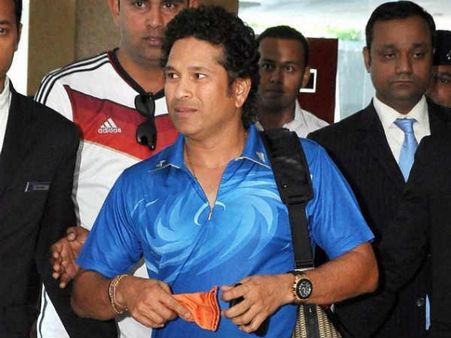 ટીમને ચિયર કરવા આવ્યા સચિન