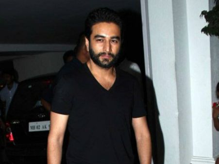 કરણ જૌહરની બર્થ ડે પાર્ટી કરણ જૌહરની બર્થ ડે પાર્ટી