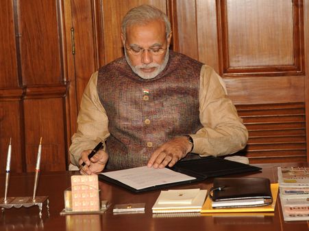 અર્થવ્યવસ્થાને પટરી પર લાવવાની કોશિશ: