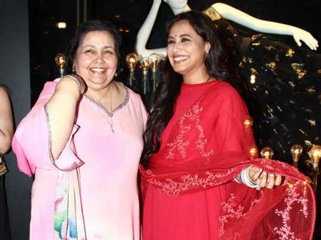 સૌંદર્ય વિખેરતા રાણી