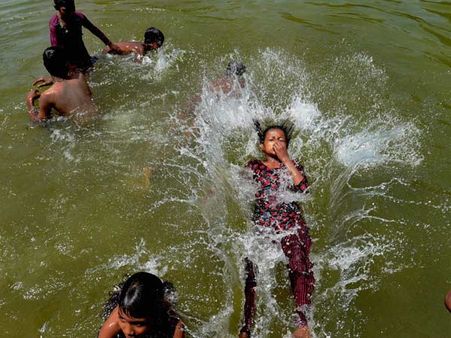 પાણીમાં ડુબકી