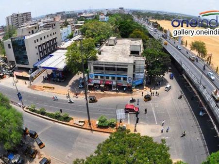 રસ્તાઓ સુમસામ