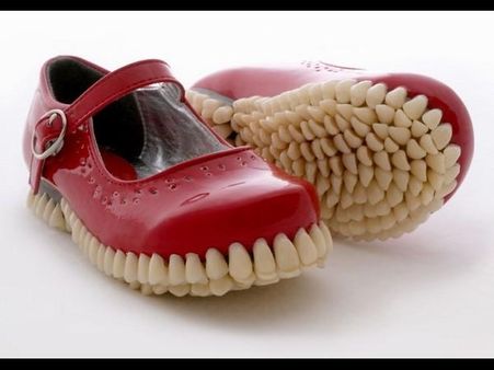 જુઓ, માણસોના દાંતથી બનેલા અનોખા જૂતા