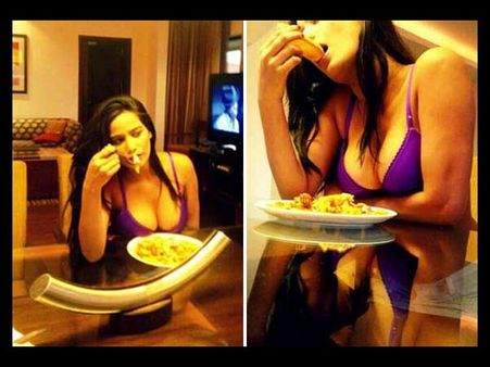 શાહરુખને પૂનમના હૉટ અભિનંદન