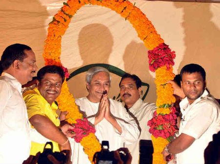 વિવિધ ભાષાઓને સંવિધાનમાં સમાવવા માંગ