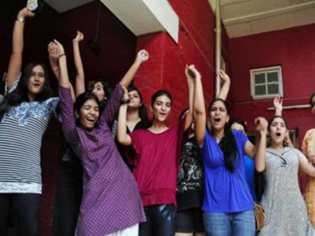 વિદ્યાર્થી - વિદ્યાર્થિનીઓમાં કોણ આગળ