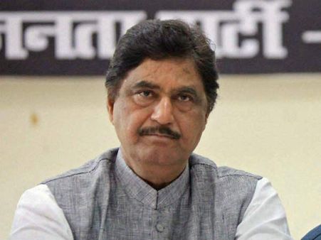 અભાવમાં વિત્યું બાળપણ 
