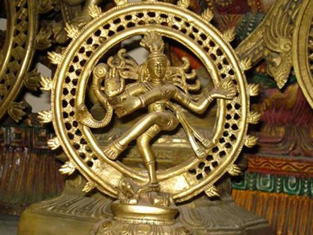 નટરાજનો જે પગ ઉઠેલો છે તે મોક્ષ દર્શાવે છે નટરાજનો જે પગ ઉઠેલો છે તે મોક્ષ દર્શાવે છે