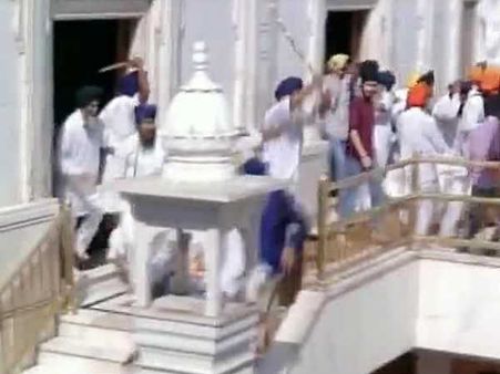 સુવર્ણ મંદિરમાં જૂથ અથડામણ
