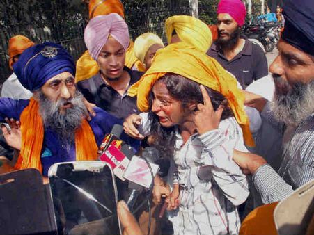 સુવર્ણ મંદિરમાં જૂથ અથડામણ