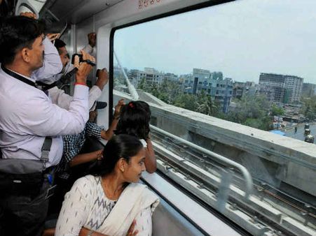 મેટ્રો ટ્રેન, મુંબઇ