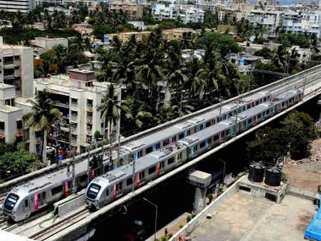 મેટ્રો ટ્રેન, મુંબઇ