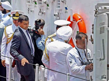 આરબીઆઇ ગવર્નર નૌકાદળની મુલાકાતે