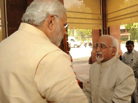 રાષ્ટ્રપતિ પ્રણવ મુખરજીએ સંસદના બંને સભાગૃહોને સંબોધ્યા