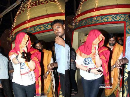 ચહેરો છુપાવતાં પ્રીતિ ચહેરો છુપાવતાં પ્રીતિ