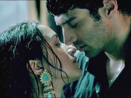 BOLLY IN BRIEF : એક વિલનમાં શ્રદ્ધાના ગીત ગલિયાં...પર ફિદા આદિત્ય