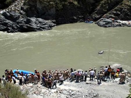 Video : બીયાસ કરુણાંતિકામાં VNR એન્જિનીયરિંગના વિદ્યાર્થીઓના તણાઇ જવાના હ્રદયદ્રાવક દ્રશ્યો