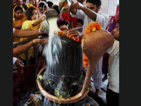 ગળામાં નાગ- અહંકાર પર નિયંત્રણ