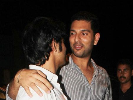 અમિત સાધની જન્મ દિવસની પાર્ટી