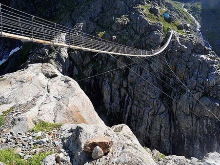 થ્રીલિંગ અનુભવઃ હૃદયના ધબકારા વધારી દે તેવા બ્રીજ