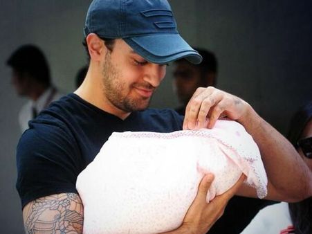 ઘરે પહોંચી ઇમરાન-અવંતિકાની ક્યૂટ બૅબી : જુઓ પહેલી તસવીરો