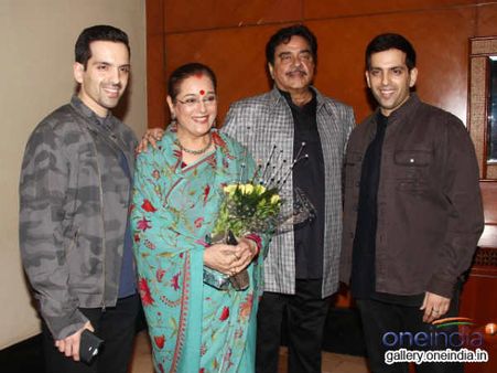 શત્રુઘ્ન સિન્હાની શુભેચ્છા પાર્ટી શત્રુઘ્ન સિન્હાની શુભેચ્છા પાર્ટી