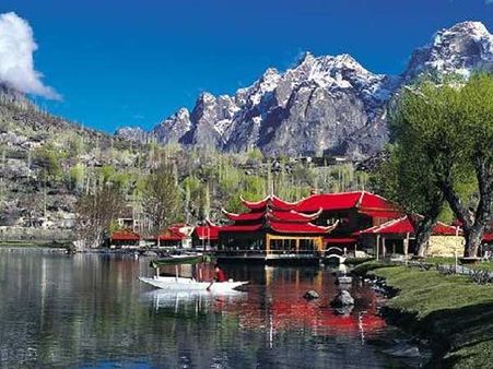 શાંગ્રિલા તળાવ