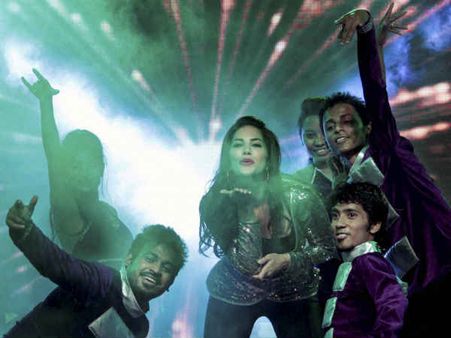 જયપુરમાં સન્ની લિયોનના જલવા જયપુરમાં સન્ની લિયોનના જલવા