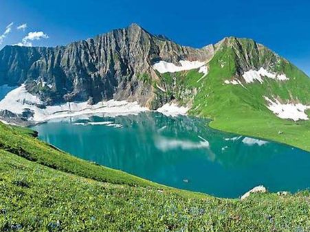 આતંકના ઓછાયામાં મુક્તપણે મહેકતી સુંદરતા