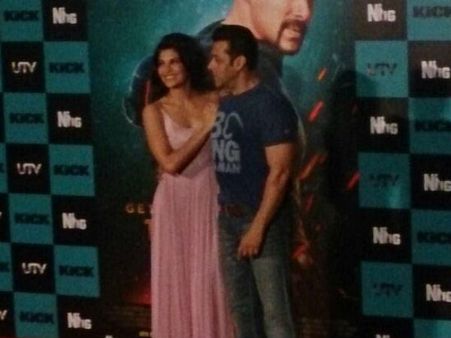 જુમ્મે કી રાત... ગીત લૉન્ચિંગ ઇવેંટની તસવીરો જુમ્મે કી રાત... ગીત લૉન્ચિંગ ઇવેંટની તસવીરો