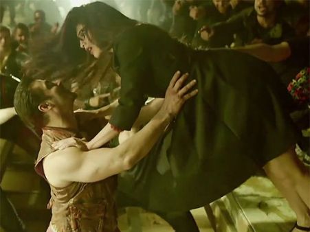 જુમ્મે કી રાત... ગીતની તસવીરી ઝલક જુમ્મે કી રાત... ગીતની તસવીરી ઝલક